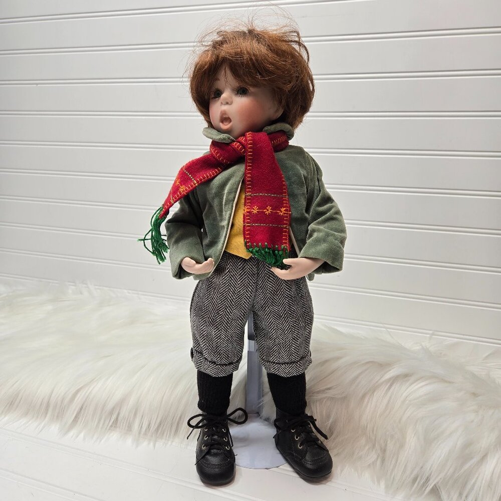 Vintage 2001 "Robin" Caroller 16" Porcelain Doll Dianna Effner Soft Body w Stand